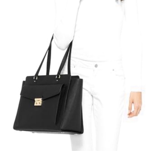 Michael Kors Black Essex Large East West Leather Tote - Picture 1 of 10